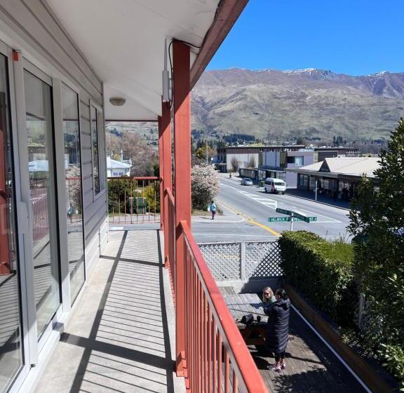 공동 객실, Adventure Wanaka Hostel