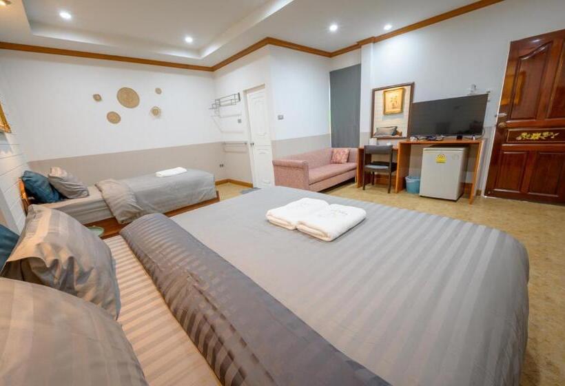 Habitación Triple Estándar con Balcón, Halo Sea Koh Larn