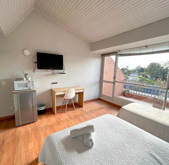 Quarto Estandar com Sacada, Mivi Aparta