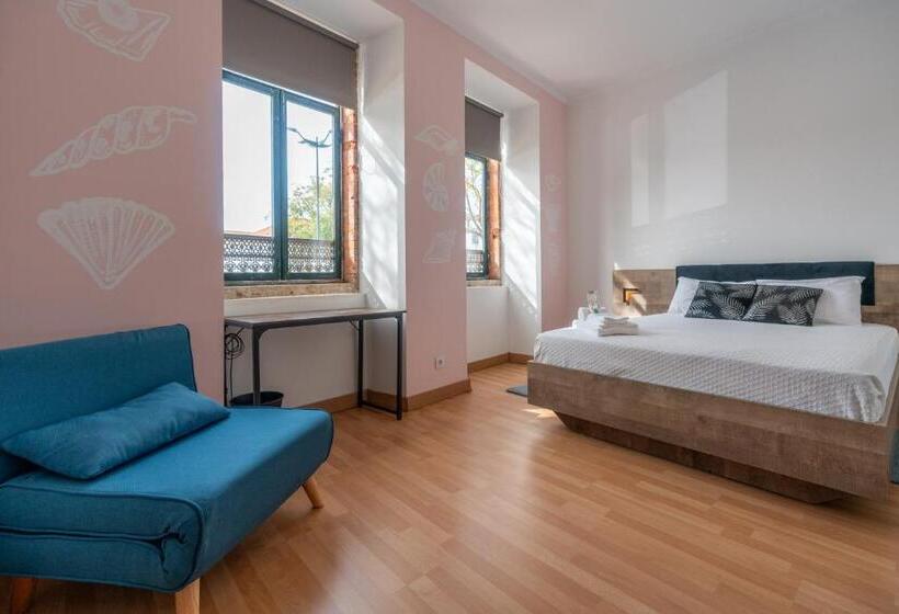 Семейный Номер, Leevin Guesthouse