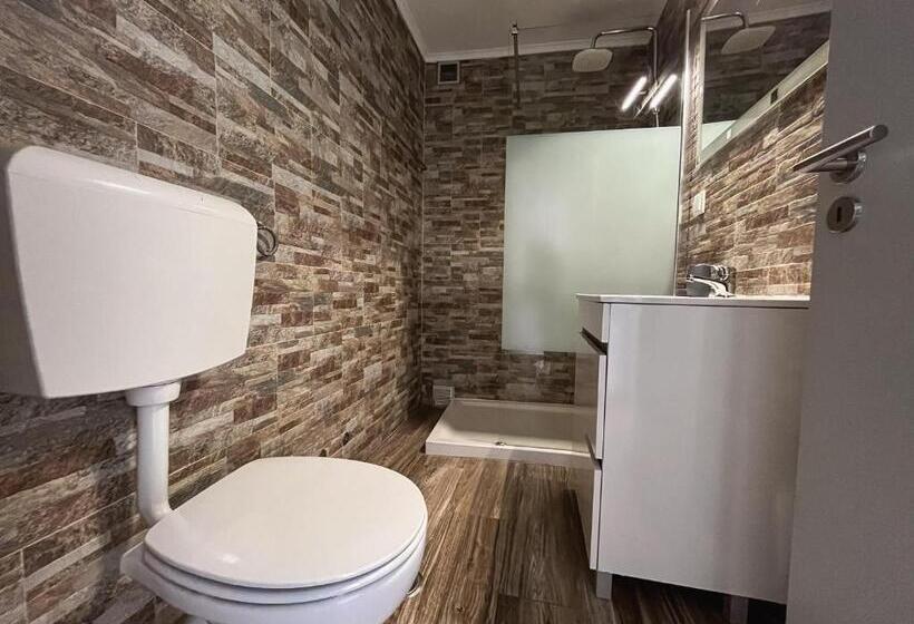 Номер Deluxe с Балконом, Leevin Guesthouse