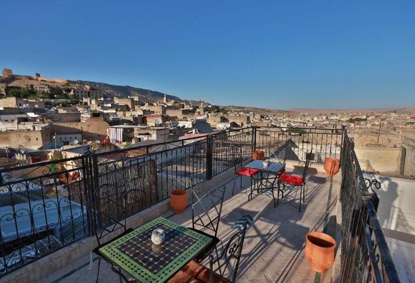 اتاق استاندارد سه نفره, Riad Qamar Fez
