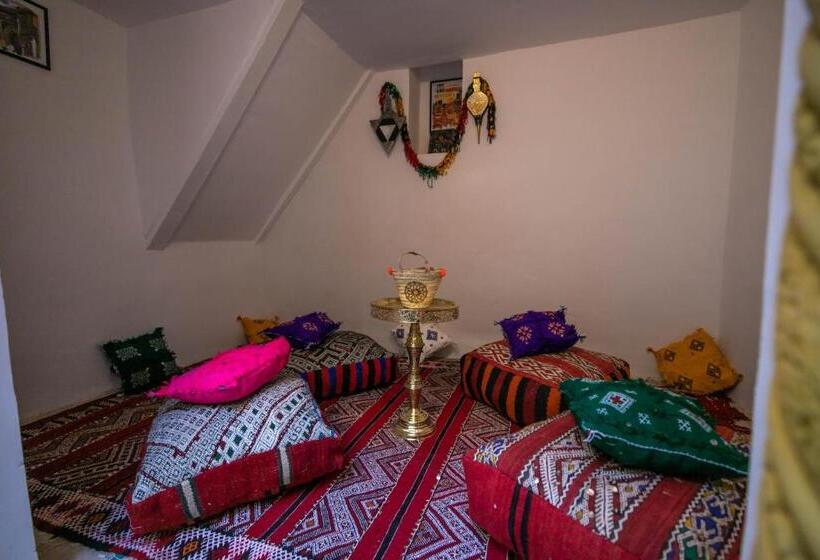 اتاق استاندارد سه تخته با بالکن, Riad Qamar Fez