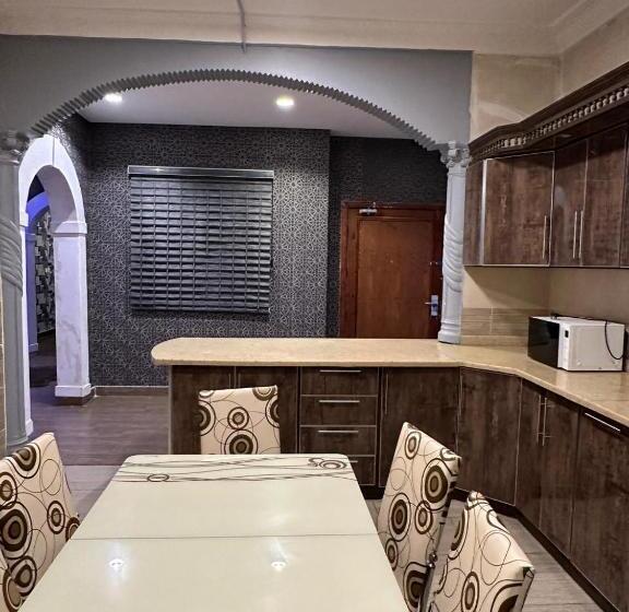 Family Suite, قصر بلجرشي