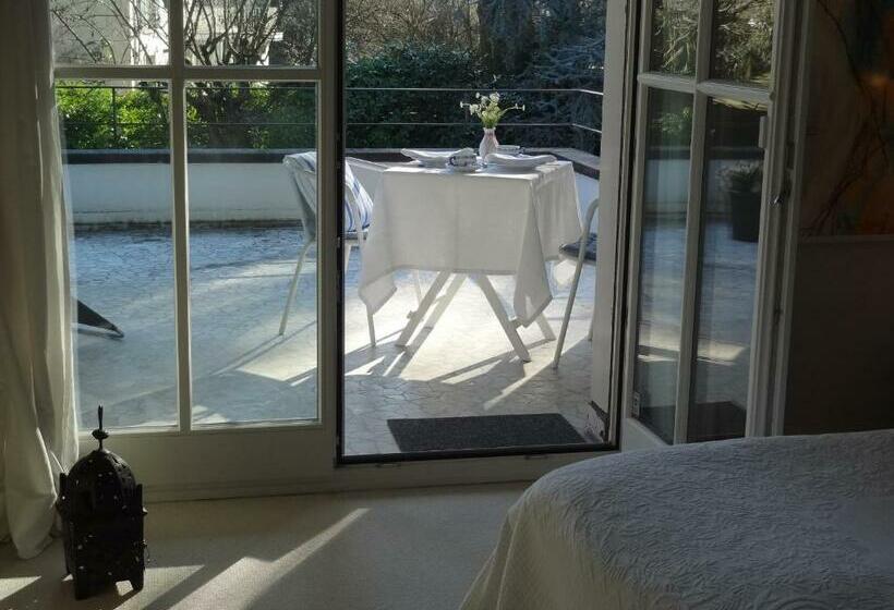 חדר דלוקס עם מרפסת, The Garden Guesthouse