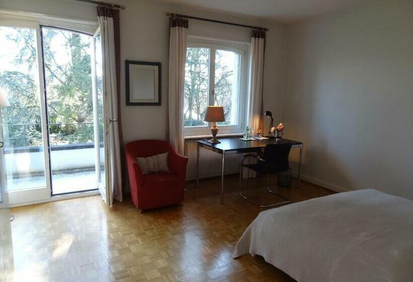 חדר סטנדרט עם מרפסת, The Garden Guesthouse