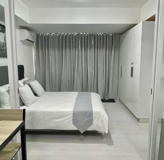 Студио Стандарт Вид на Бассейн, Azure Urban Resort Residences
