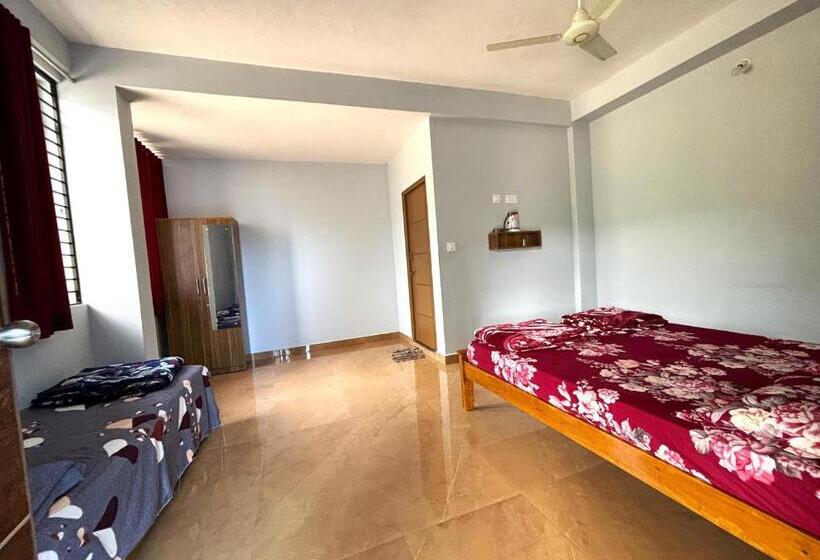 Номер Стандарт Трехместный, Sri Swarna Darvi Lodge Horanadu
