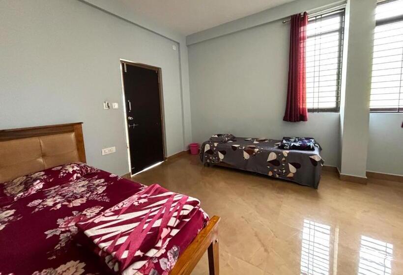 Номер Стандарт Трехместный, Sri Swarna Darvi Lodge Horanadu