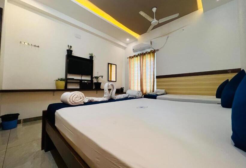 Трехместный Номер Deluxe, Raja Residency