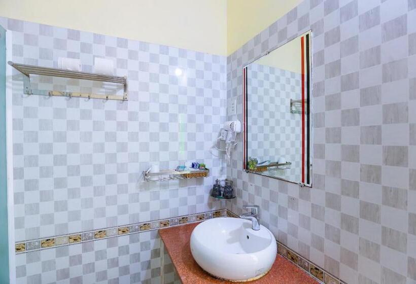 اتاق خانوادگی, Red Hotel Côn đảo