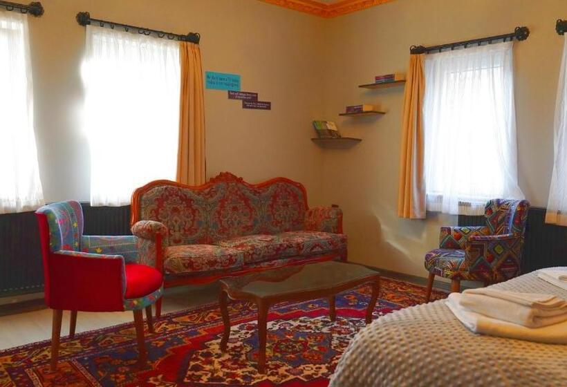 غرفة قياسية سرير كينج, Alpha Stone House