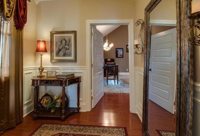 בית, 4 חדרי שינה, Rick S Downtown Nashville Guest House