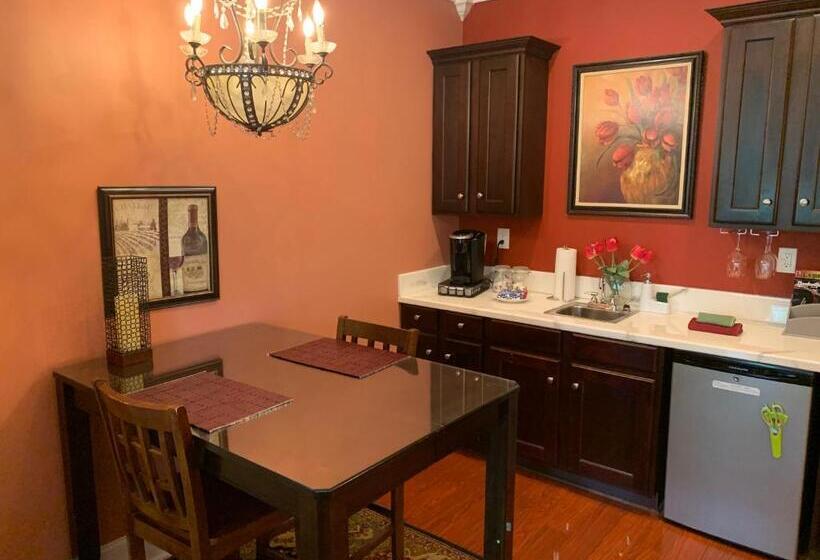 בית, 4 חדרי שינה, Rick S Downtown Nashville Guest House