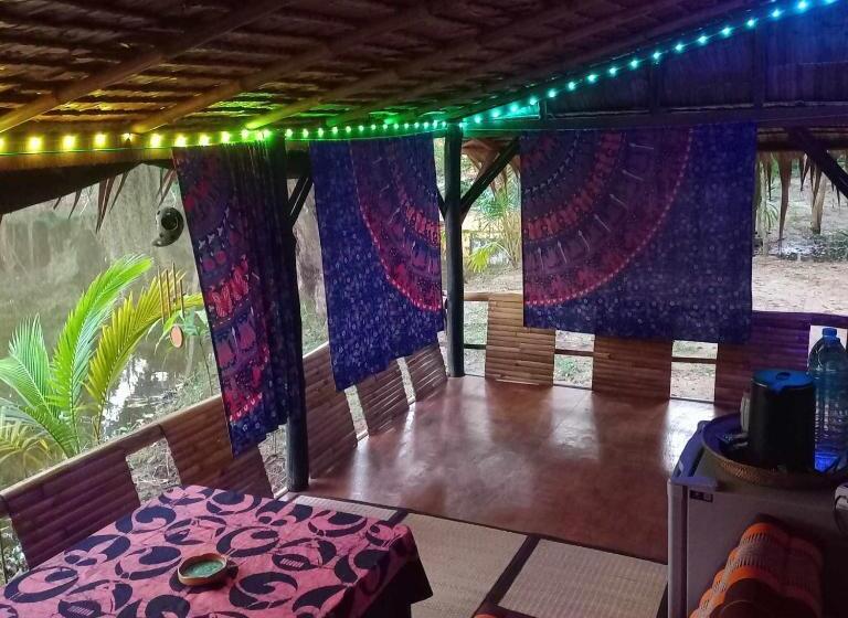 Бунгало Стандарт Вид на Сад, Bar Horizon Hostel