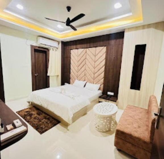 スタンダードルーム, Luxury Inn,damoh
