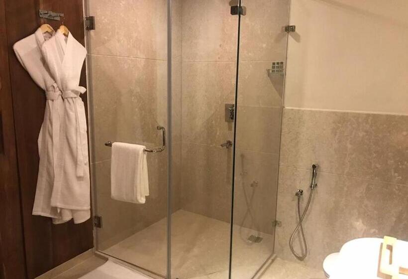 Номер Deluxe Кровать Кинг, The Shillong Address