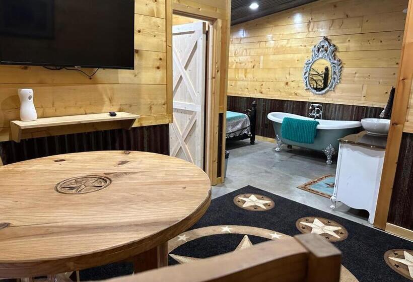 Семейный Номер, Painted Lakes Ranch