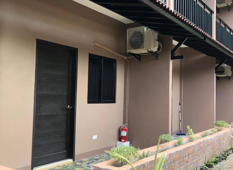Apartamento 1 Dormitório com Sacada, Alona Princess Suites