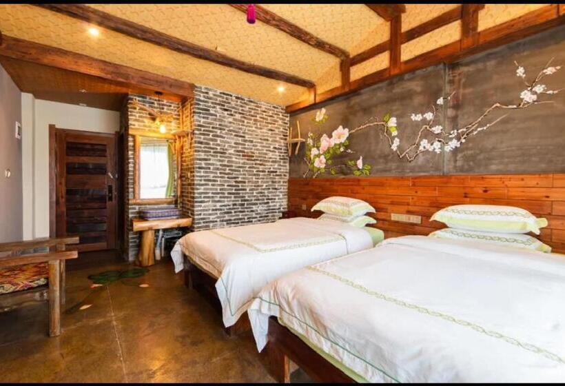 Номер Deluxe, Butterfly Flowers Inn  One Way Free Pick Up From Airport Over 2 Nights