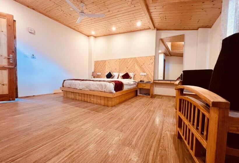 Номер Deluxe, The Manali Castle   Majestic Mountain Retreat