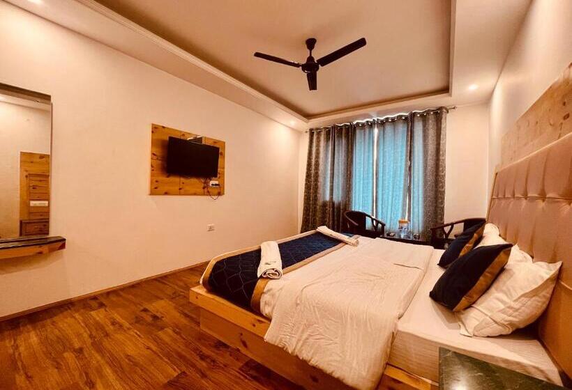 Стандартный Номер Кровать Кинг, The Manali Castle   Majestic Mountain Retreat
