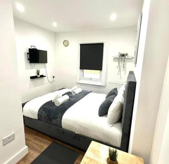 Номер Стандарт, Hounslow Suites   Tw3