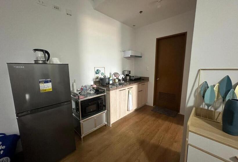 Апартаменты 1 Спальня с Балконом, 1bedroom Suite @ Mesatierra Garden Residences