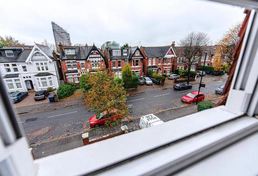 Апартаменты 1 Спальня, Ealing Residency