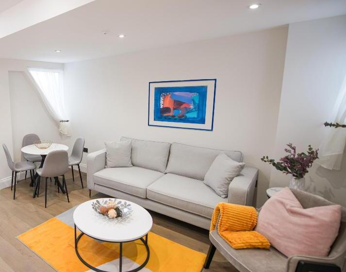 Апартаменты 1 Спальня, Ealing Residency