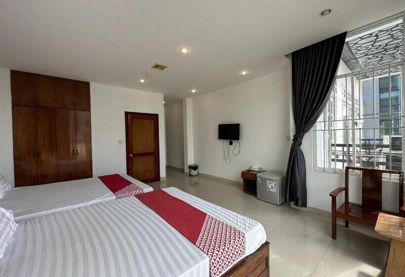 اتاق لوکس خانوادگی, Oyo 1215 3 Lu
