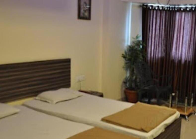 Номер Стандарт, Radhika Place And City Palace, Parbhani