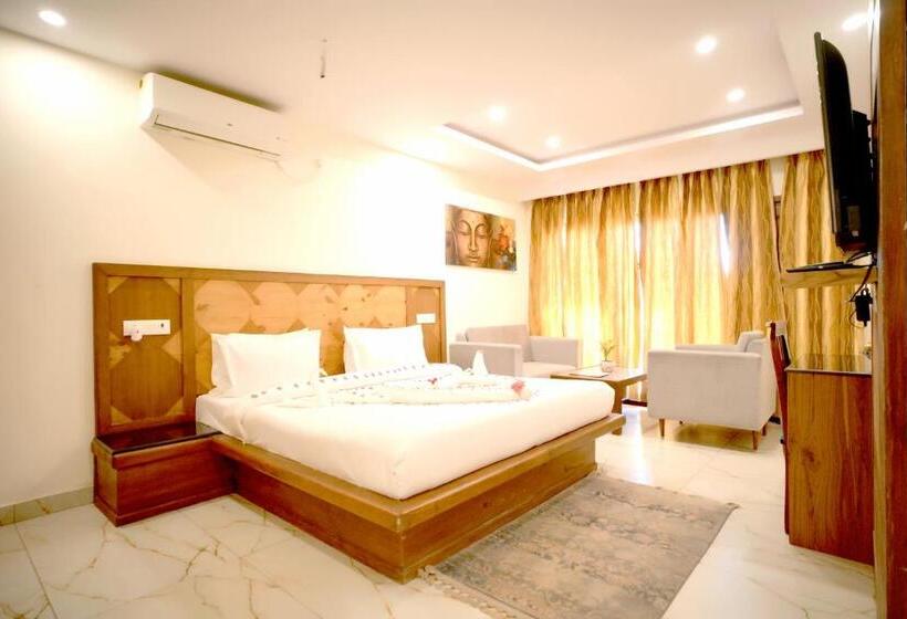 디럭스 룸 킹사이즈 침대, Shivalik Hotel And Resorts