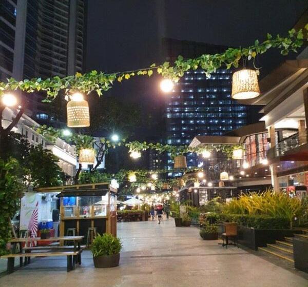 Апартаменты 1 Спальня Вид на Бассейн, Chic Style Condo Unit In Bgc, One Uptown Residences, In Front Of Grand Hyatt!