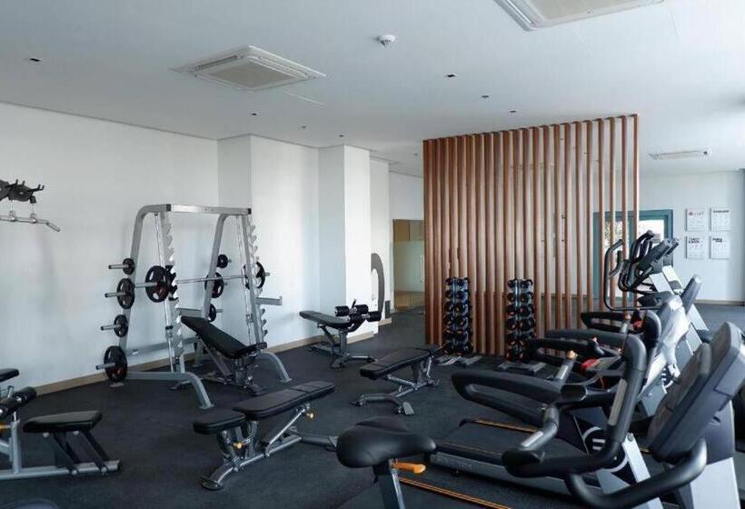 Апартаменты 1 Спальня Вид на Бассейн, Chic Style Condo Unit In Bgc, One Uptown Residences, In Front Of Grand Hyatt!