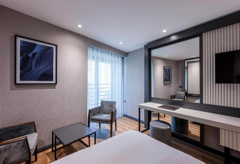 Трехместный Номер Superior, Four Points Flex By Sheraton Antalya Lara
