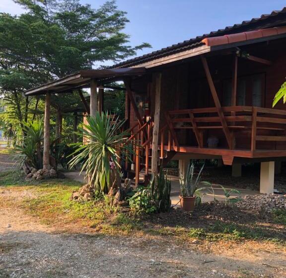 Номер Стандарт Вид на Сад, Lampang Homestay2