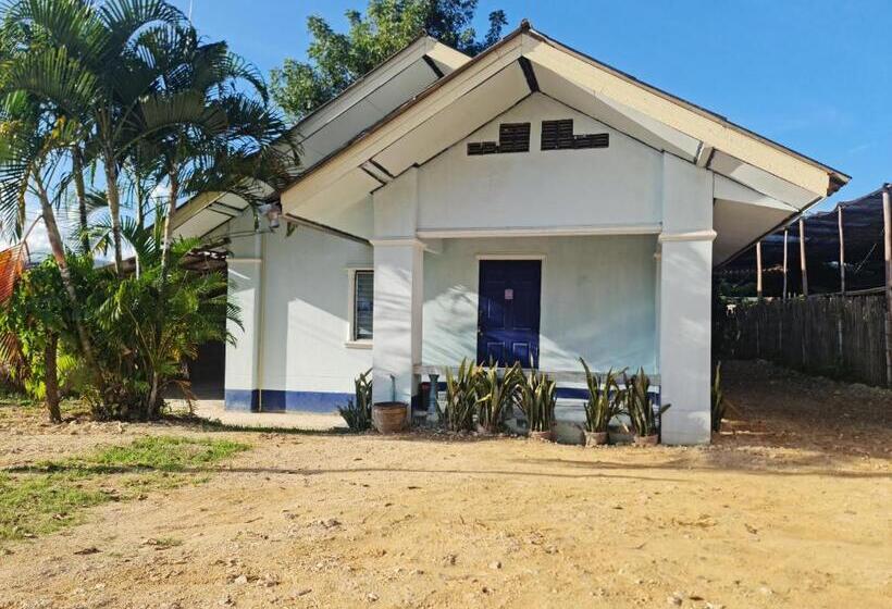 Номер Стандарт, Huean Fha Kram เฮือนฟ้าคราม โฮมสเตย์เชียงราย