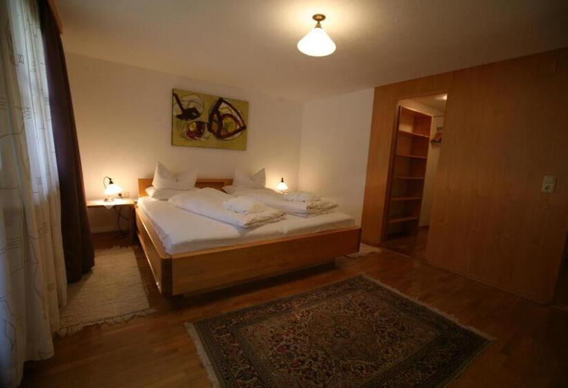 سوییت لوکس, Bio Hotel Saladina