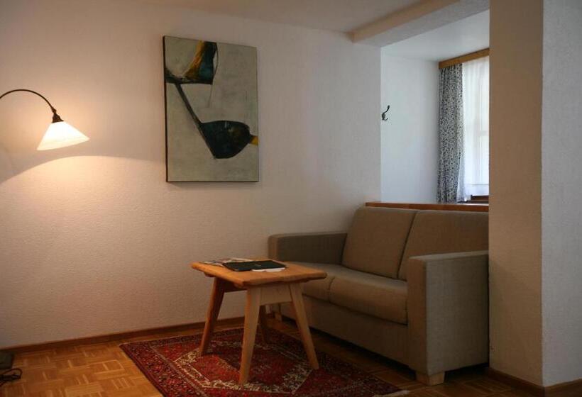 سوییت جونیور, Bio Hotel Saladina