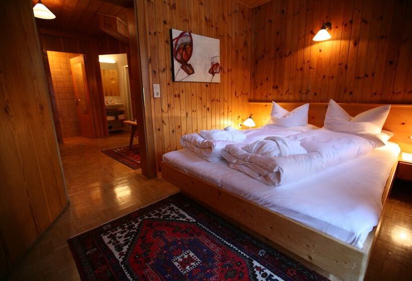 سوییت جونیور, Bio Hotel Saladina