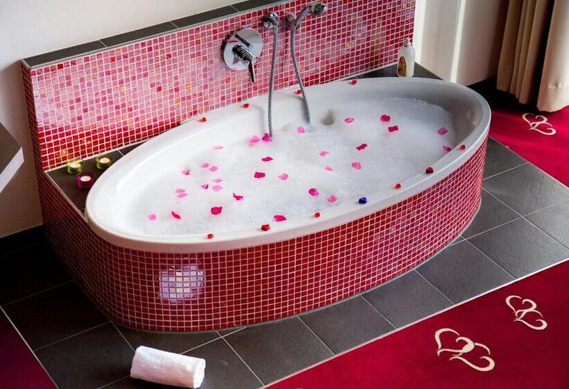 Полулюкс с Балконом, Alpen Herz Romantik & Spa   Adults Only