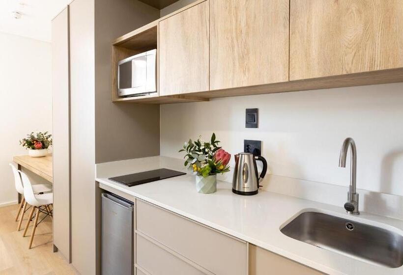 Quarto Estandar, Adderley Gardens