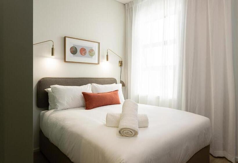 Quarto Estandar, Adderley Gardens