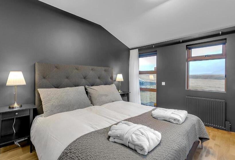 اتاق سوپریور با چشم‌انداز کوهستان, Tindasel Lodge