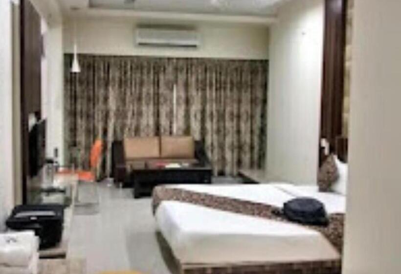 Номер Deluxe, New Regal Palace Jalgaon