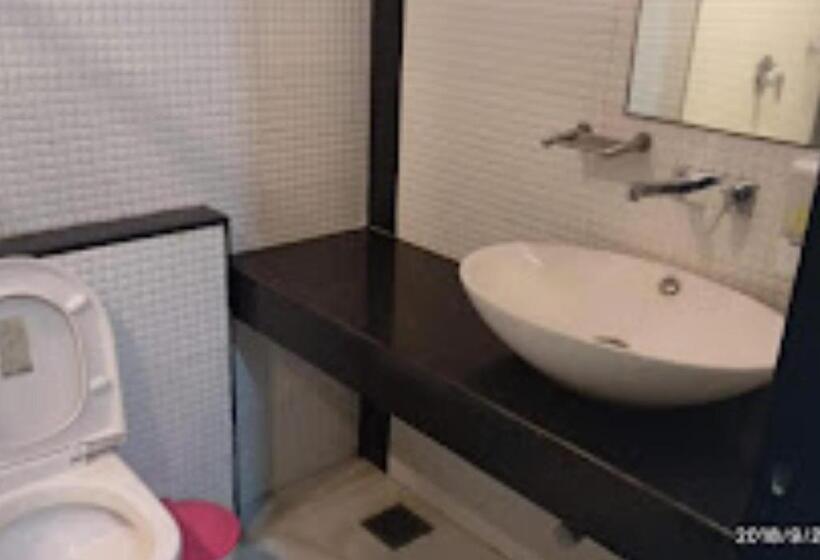 Семейный Номер, New Regal Palace Jalgaon
