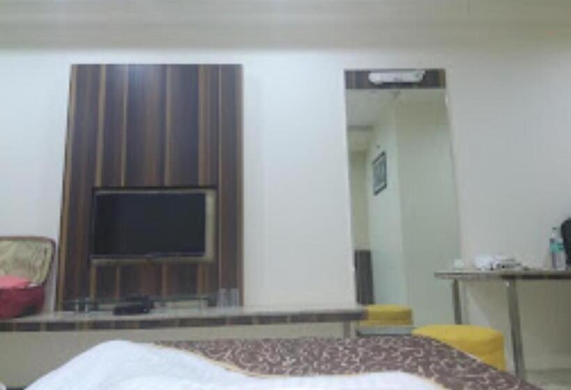 家庭间, New Regal Palace Jalgaon