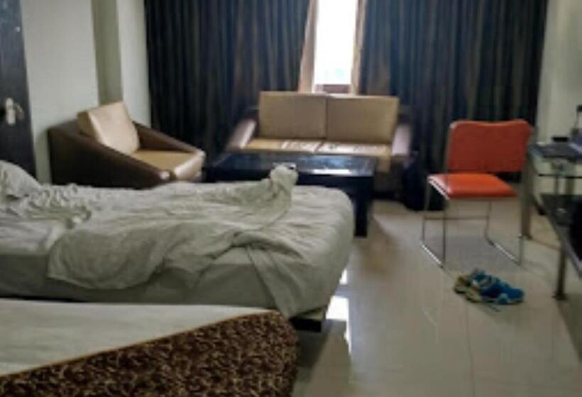 Семейный Номер, New Regal Palace Jalgaon