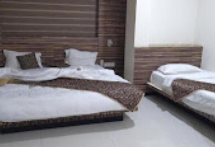 家庭间, New Regal Palace Jalgaon